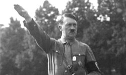 Nürnberg_Reichsparteitag_Hitler_retouched_(teapot-cropped).jpg
